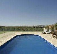 McLaren Ridge 4 - McLaren Ridge Log Cabins - Lightning Ridge Tourism