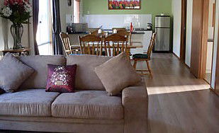Lazy Days B&B Cottage - Lightning Ridge Tourism 1