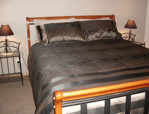 Lazy Days B&B Cottage - Lightning Ridge Tourism 4