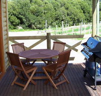 McLaren Ridge 3 - McLaren Ridge Log Cabins - Lightning Ridge Tourism