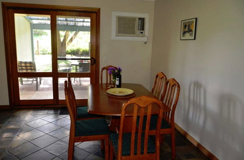 The Beach House - Normanville - Lightning Ridge Tourism 4