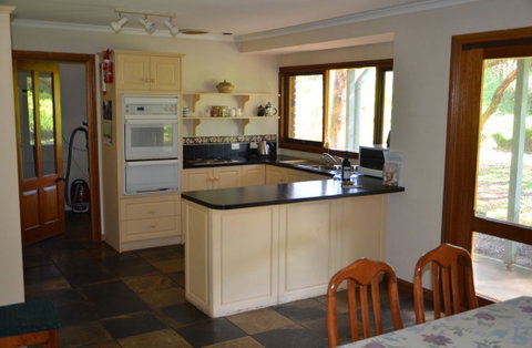 The Beach House - Normanville - Lightning Ridge Tourism 5