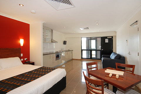 Tanunda Hotel Apartments - Lightning Ridge Tourism 0