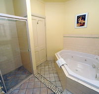 St Helens Cottages- Coach House - Lightning Ridge Tourism