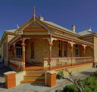 Myras Moonta Retreat - Lightning Ridge Tourism