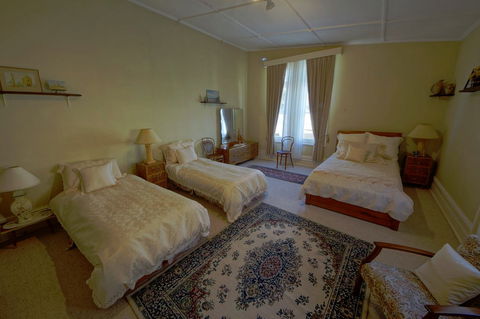 Myras Moonta Retreat - Lightning Ridge Tourism 1