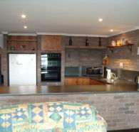 Three Hut Point Waterfront Accommodation - Lightning Ridge Tourism