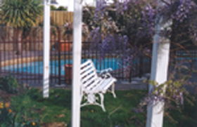 House Of Windsor - Lightning Ridge Tourism 0