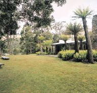 Tullah Lakeside Lodge - Lightning Ridge Tourism