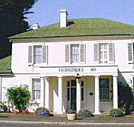 Fitzpatricks Inn - Lightning Ridge Tourism