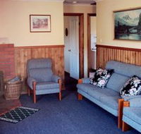 Lake Yalleena Holiday Cabins - Lightning Ridge Tourism
