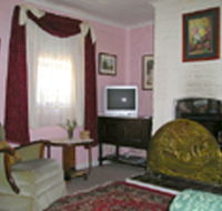 Hollyhock Cottage - Lightning Ridge Tourism