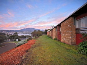 Montagu Bay TAS Lightning Ridge Tourism