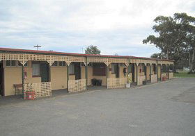 Central Court Motel - Lightning Ridge Tourism 0
