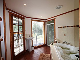 Love Grove Guest House - Lightning Ridge Tourism 0