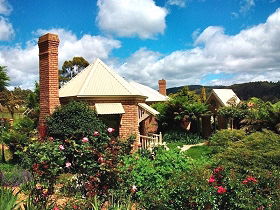Moving Image Boutique Guest House - Lightning Ridge Tourism 0