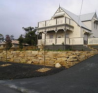 Iron Pot Cottage - Lightning Ridge Tourism