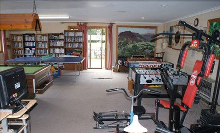 AAA Granary Accommodation - The Last Resort - Lightning Ridge Tourism 1