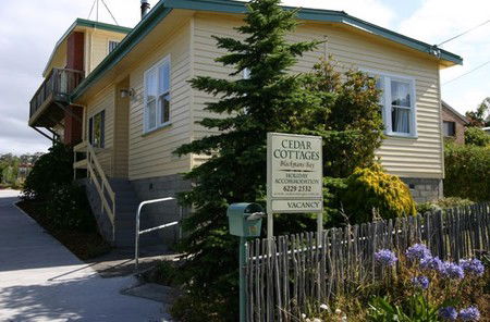Cedar Cottages Blackmans Bay - Lightning Ridge Tourism 2