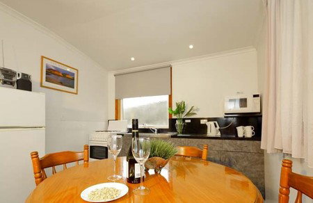 Wellers Inn - Lightning Ridge Tourism 2