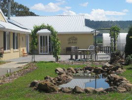Taras Richmond Farmstay - Lightning Ridge Tourism 1