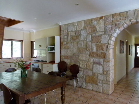 Bushland Cottages And Lodge - Lightning Ridge Tourism 4