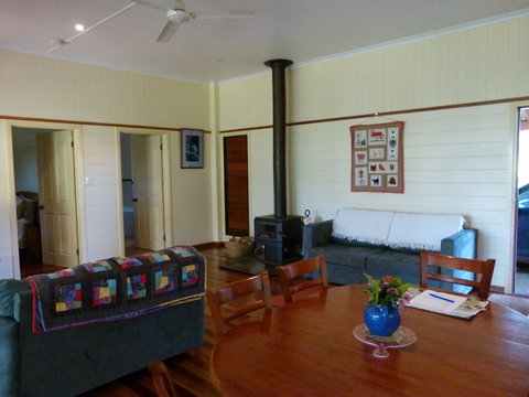 Bushland Cottages And Lodge - Lightning Ridge Tourism 5