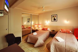 Discovery Cairns Hotel - Lightning Ridge Tourism 1