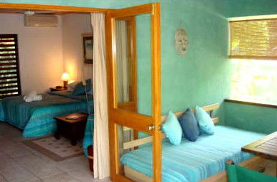 Mission Beach Shores - Lightning Ridge Tourism 1