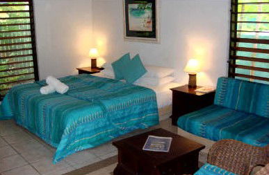 Mission Beach Shores - Lightning Ridge Tourism 3