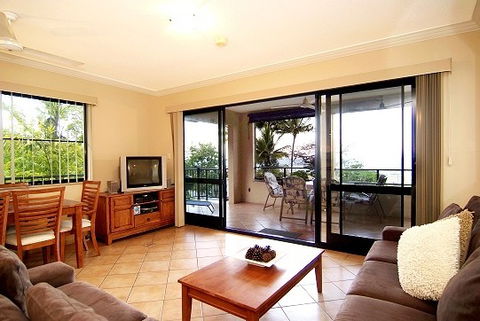 Mediterranean Beachfront Apartments - Lightning Ridge Tourism 0
