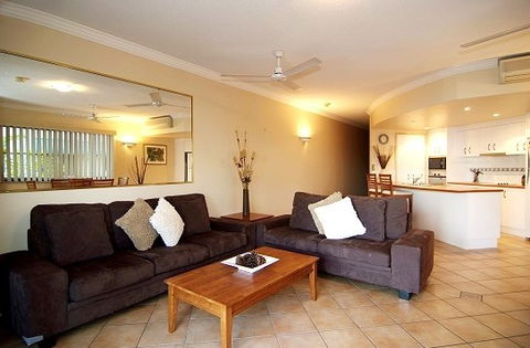 Mediterranean Beachfront Apartments - Lightning Ridge Tourism 1