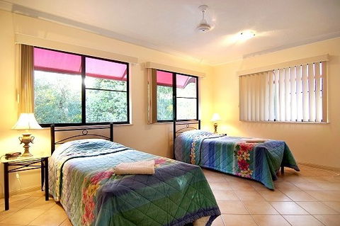 Mediterranean Beachfront Apartments - Lightning Ridge Tourism 4