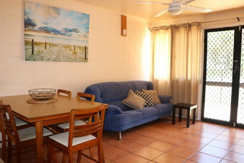 Pippies Beachhouse - Lightning Ridge Tourism 1