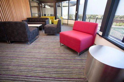 Canberra Motor Village - Lightning Ridge Tourism 1