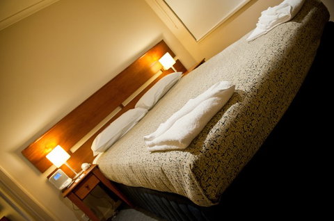 Parklands Apartments Dickson - Lightning Ridge Tourism 0