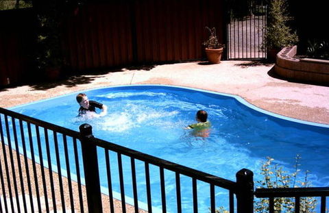 Castlemaine Central Cabin & Van Park - Lightning Ridge Tourism 3