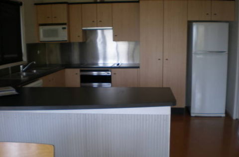 A Blue Point House Jervis Bay - Lightning Ridge Tourism 1