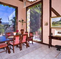 Castle On The Hill Bed and Breakfast - Lightning Ridge Tourism