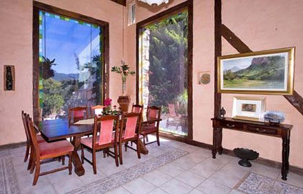 Castle On The Hill Bed And Breakfast - Lightning Ridge Tourism 0