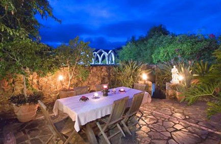 Castle On The Hill Bed And Breakfast - Lightning Ridge Tourism 2