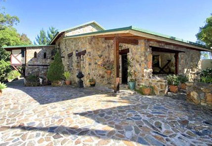 Castle On The Hill Bed And Breakfast - Lightning Ridge Tourism 3
