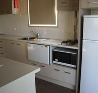 Bowlo Holiday Cabins - Lightning Ridge Tourism