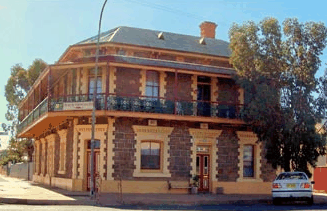 Duke Of Cornwall Inn - Lightning Ridge Tourism 0