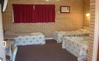 Country Manor Motor Inn - Lightning Ridge Tourism 3