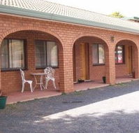 Cooma Country Club Motor Inn - Lightning Ridge Tourism