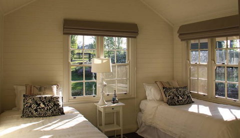 Book Barn Cottage - Lightning Ridge Tourism 1