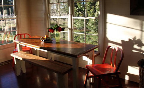 Book Barn Cottage - Lightning Ridge Tourism 3