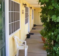 Bradman Motor Inn - Lightning Ridge Tourism