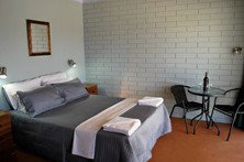 Motel Meneres - Lightning Ridge Tourism 2